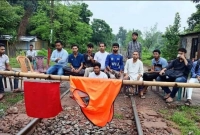 রেললাইন-অবরোধ-রাজশাহীর-সঙ্গে-সারা-দেশের-রেল-যোগাযোগ-বন্ধ