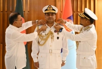 নবনিযুক্ত-নৌবাহিনী-প্রধানকে-র‍্যাংক-ব্যাজ-পরালেন-প্রধানমন্ত্রী