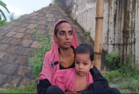 নেই-খাবার-ঘর-ভাড়ার-টাকা-পরিশোধে-নিজের-মাথার-চুল-বিক্রি-করলেন-অসহায়-মা