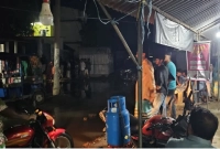আব্দুল-জলিলের-মালিকানাধীন-বাড়ি-ঘিরে-ফেলে-পুলিশ