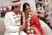 লোকটার-আসলে-এলেম-আছে-নইলে-কি-আর-আমাকে-বিয়ে-করে-আমি-তাকে-বিয়ে-করি-
