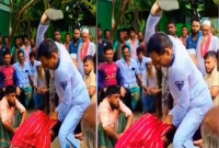 নারীকে-চুলের-খোঁপা-ধরে-জুতা-দিয়ে-মারছেন-ইউপি-চেয়ারম্যান-