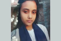 ট্রেন-আসতেই-ঝাঁপ-দিল-এই-কিশোরী