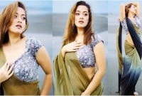 সমুদ্রের-বাতাসে-যেন-নিজেকে-মেলে-ধরলেন-দীঘি-লিখলেন-দুই-শব্দের-ক্যাপশন