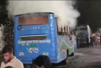 রাজধানীতে-যাত্রীবাহী-বাসে-আগুন