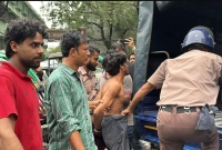নিষিদ্ধ-ছাত্রলীগ-সন্দেহে-রিকশাচালককে-আটক-করে-পুলিশে-দিল-ছাত্রদল