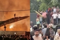 ভারতে-রাস্তায়-নেমে-এলো-শতশত-শিক্ষার্থী-যুদ্ধবিমান-ট্যাংকে-চড়ে-বিক্ষোভ