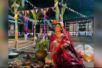 বিয়ের-আসরে-বধূ-সেজে-বসে-আছেন-প্রভা
