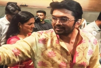 শুভর-এমন-জবাবে-উপস্থিত-প্রায়-সকলেই-হেসে-ওঠেন