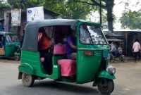 জানেন-কেন-অটোরিকশায়-তিন-চাকা-থাকে-