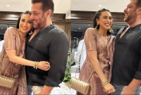 শুটিং-সেটে-কেঁদেছিলেন-কারিশমা--কী-করেছিলেন-সালমান-খান